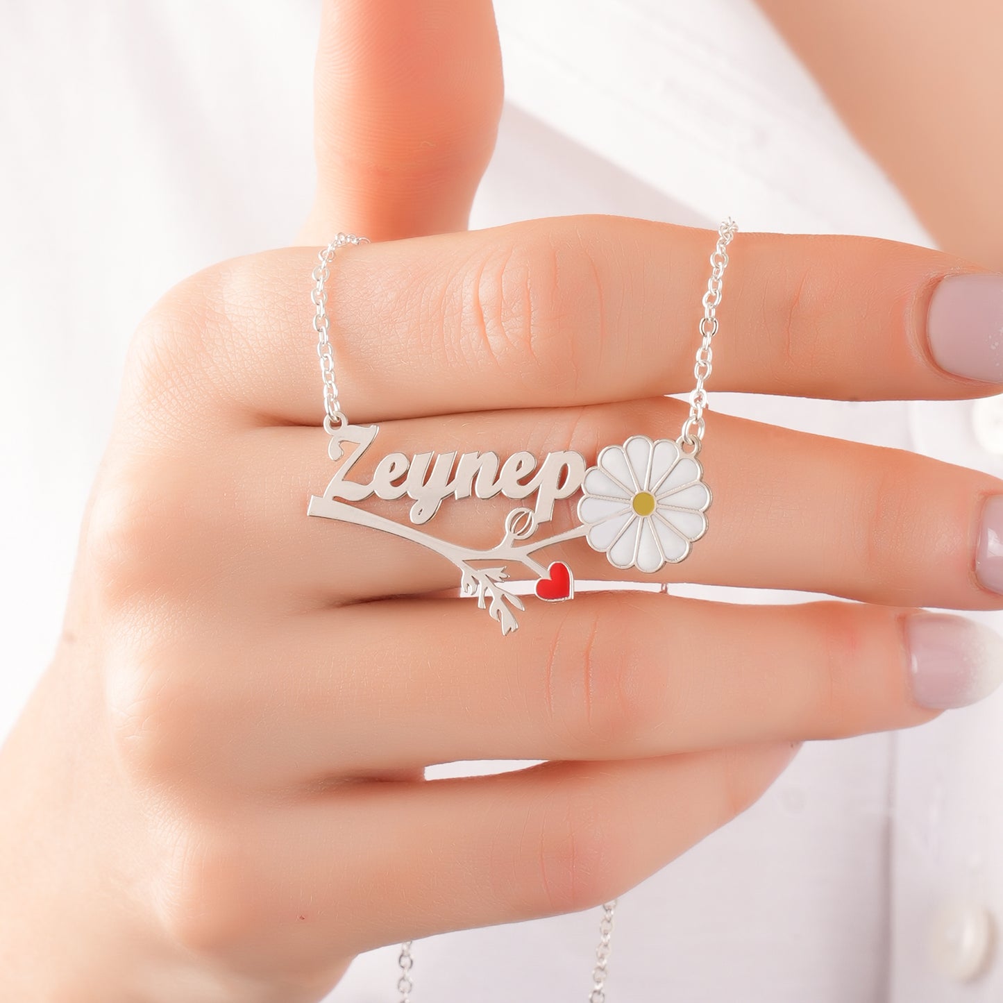 925 Ayar Gümüş Kişiye Özel Kalp Detaylı Papatya Tasarımlı İsim Kolye