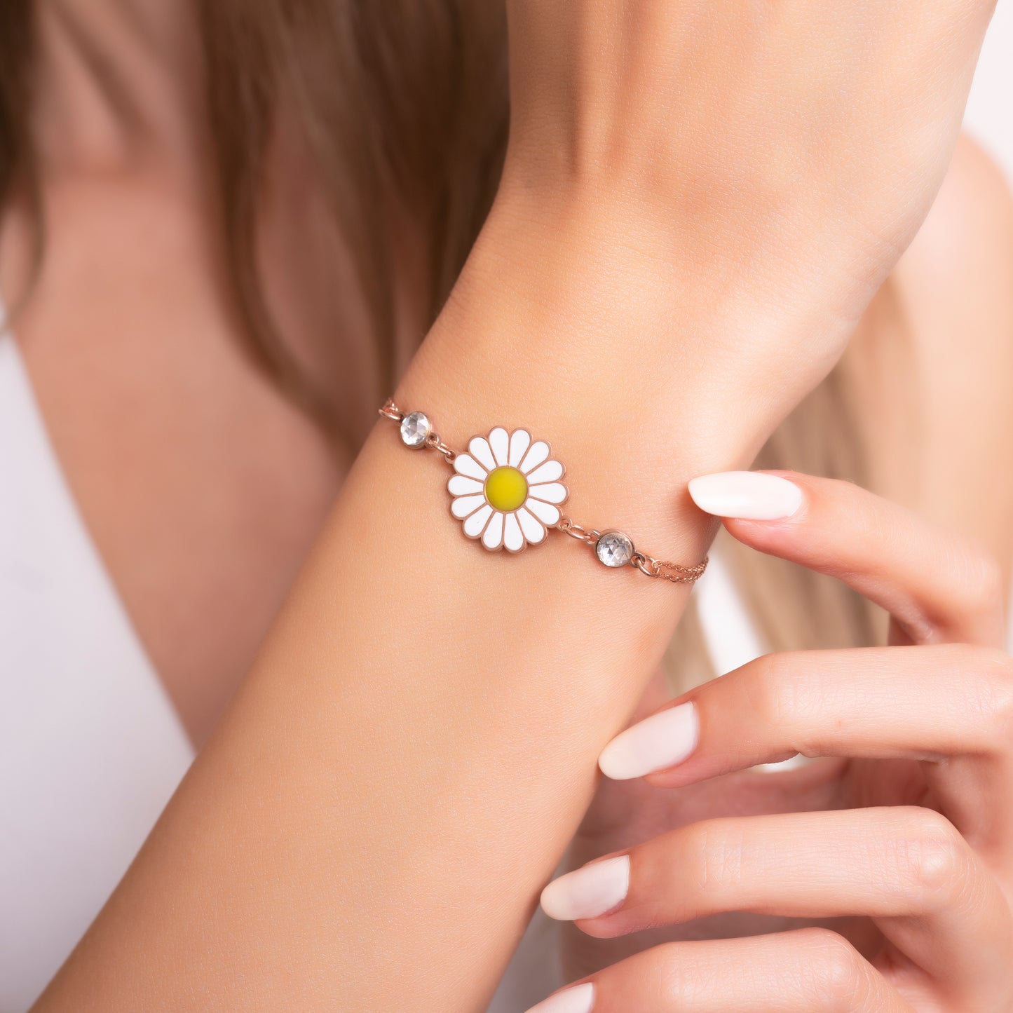 925 Ayar Gümüş Zirkon Taşlı Papatya Tasarımlı Bileklik
